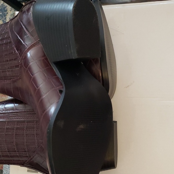 ARiderGirl Naomi Burgandy Western Croc Stacked Heel Pointed Toe Booties Size 6 - Picture 8 of 12